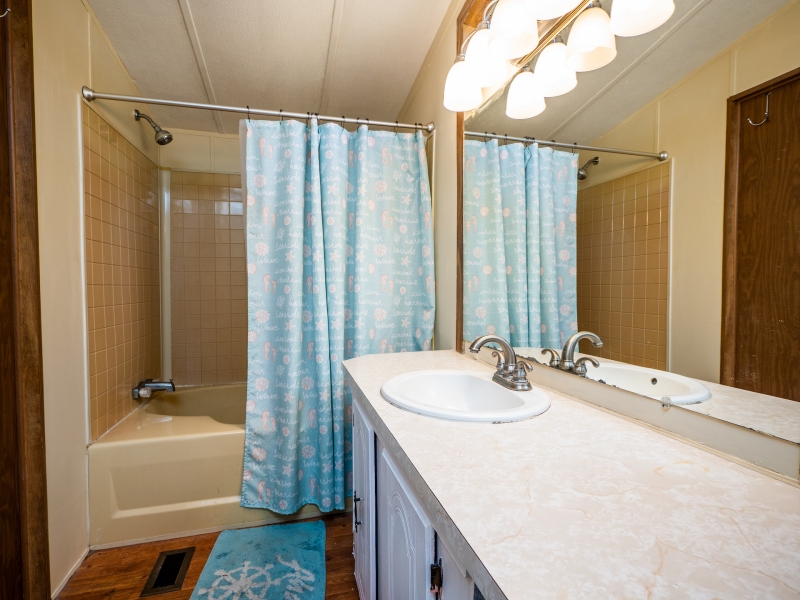 16370-NE-140th-Terrace-Fort-McCoy-FL-32134-Interiors-Master-Bathroom