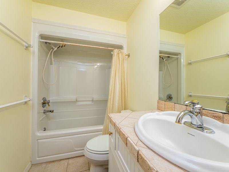12630-NE-243rd-Ave-Salt-Springs-FL-Interiors-Guest-Bathroom